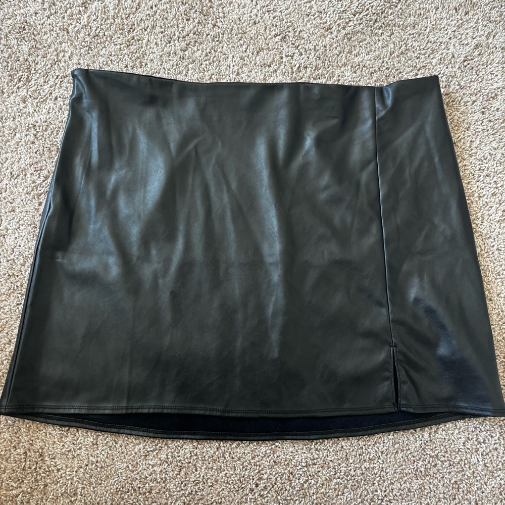 Old Navy Sleek leather Skirt - Picture 2 of 7